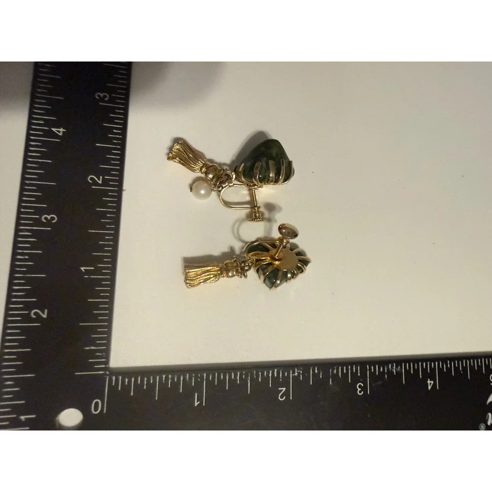 Vintage Green Jade Tassel Pearl Screw Back Earrings Gold Tone‎ Mid Century
